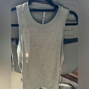 Vuori energy top tank dusty pine green size small NWT